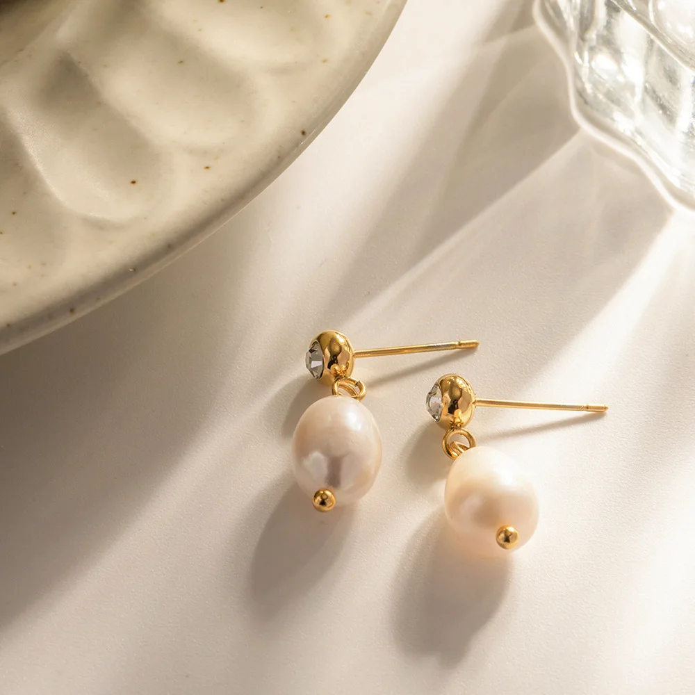 2PCS Western-Style Earrings: Natural Freshwater Pearl & Diamond-Accented Studs—Versatile and Fade-Resistant