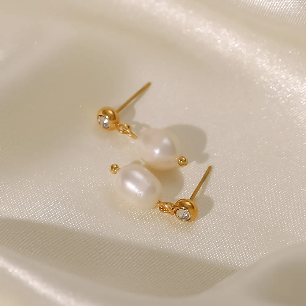 2PCS Western-Style Earrings: Natural Freshwater Pearl & Diamond-Accented Studs—Versatile and Fade-Resistant