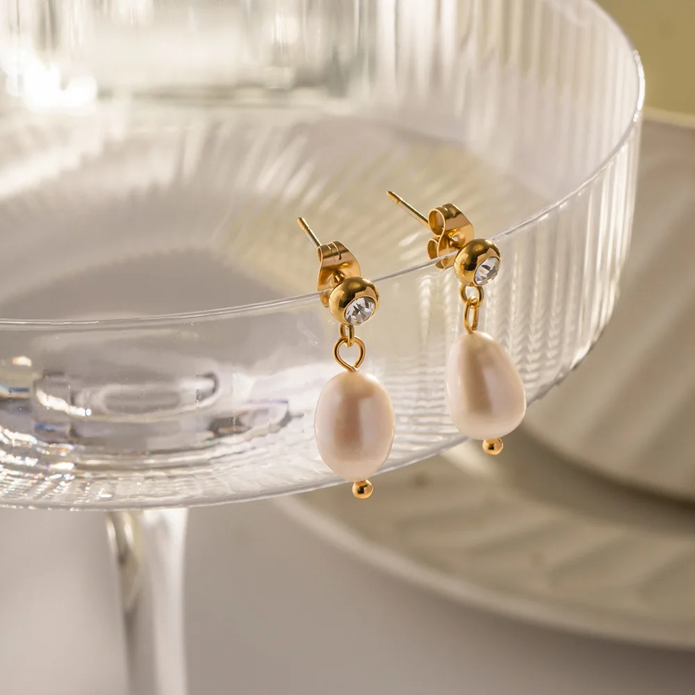 2PCS Western-Style Earrings: Natural Freshwater Pearl & Diamond-Accented Studs—Versatile and Fade-Resistant