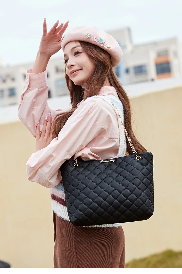 Fashion Sense Diamond Bags Large Bag Chain Bag Women's Large Capacity Shoulder Bag Senior Shoulder Women's Bag niche Soft Solid