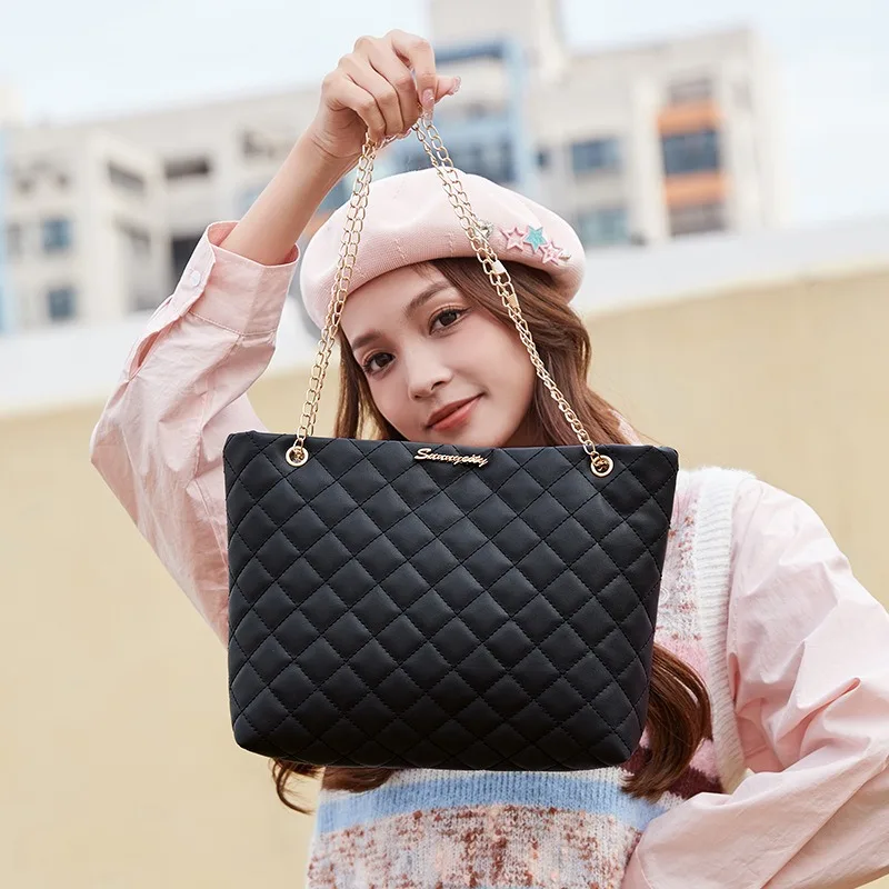 Fashion Sense Diamond Bags Large Bag Chain Bag Women's Large Capacity Shoulder Bag Senior Shoulder Women's Bag niche Soft Solid