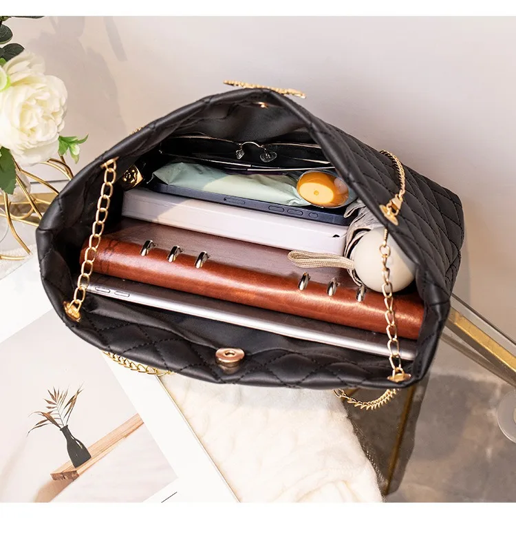 Fashion Sense Diamond Bags Large Bag Chain Bag Women's Large Capacity Shoulder Bag Senior Shoulder Women's Bag niche Soft Solid