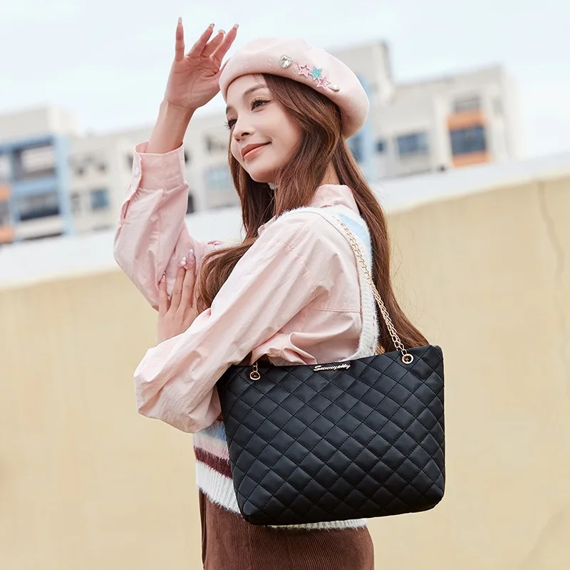 Fashion Sense Diamond Bags Large Bag Chain Bag Women's Large Capacity Shoulder Bag Senior Shoulder Women's Bag niche Soft Solid
