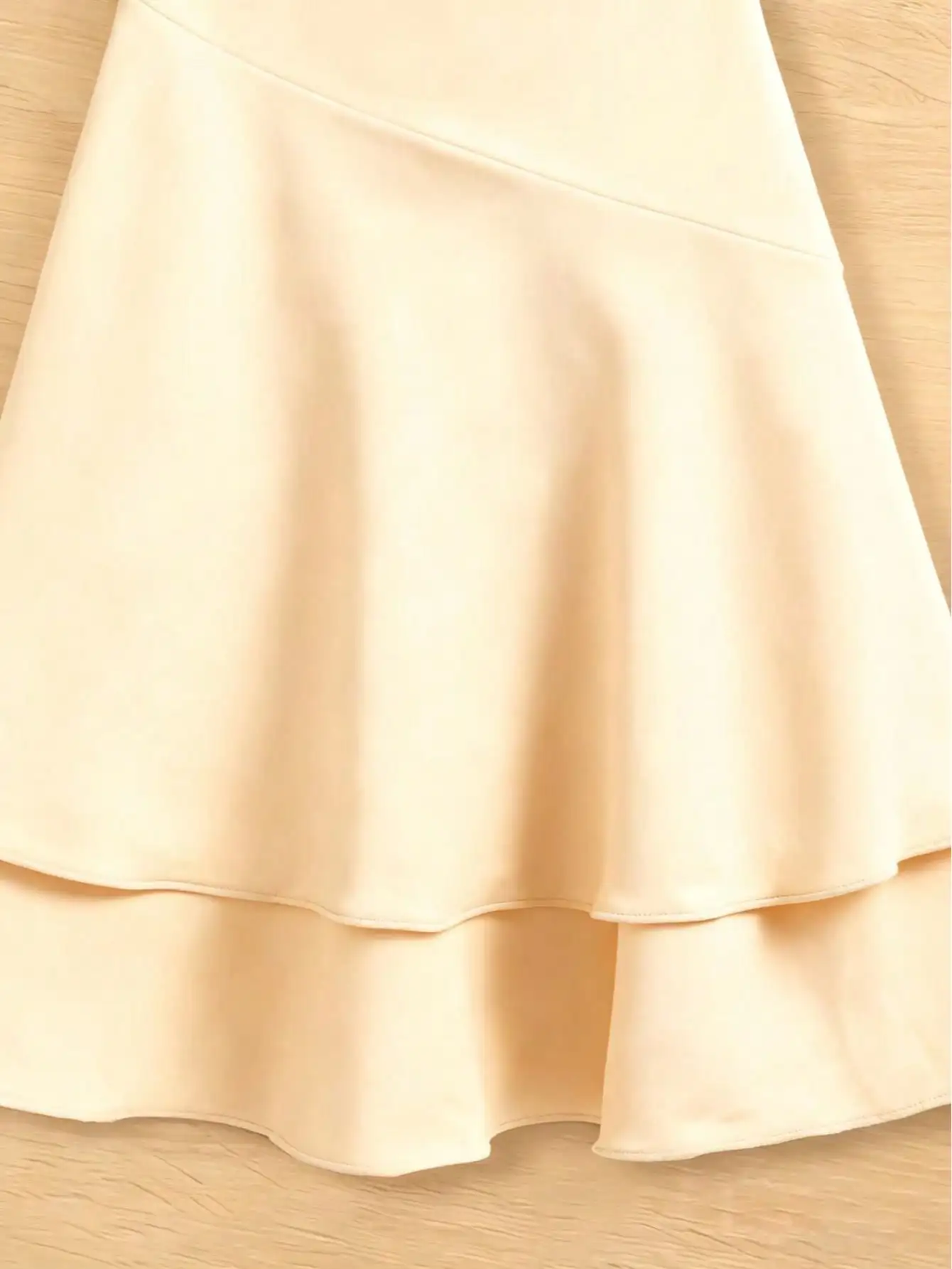 2026 Girls' Fashionable Dress with Waist Cinching and Slimming Effect, Backless Cross Tie Dress, Children's Clothing 1