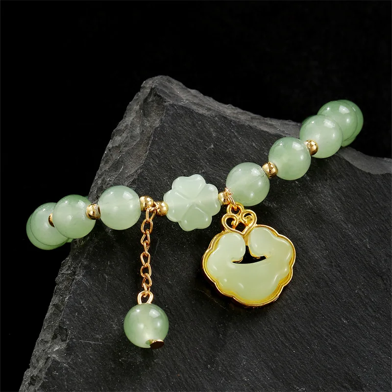 7pcs/set Everyday Sweet Butterfly Bracelet – Green Glass Beads with Delicate Pendants for Effortless, Feminine Style.
