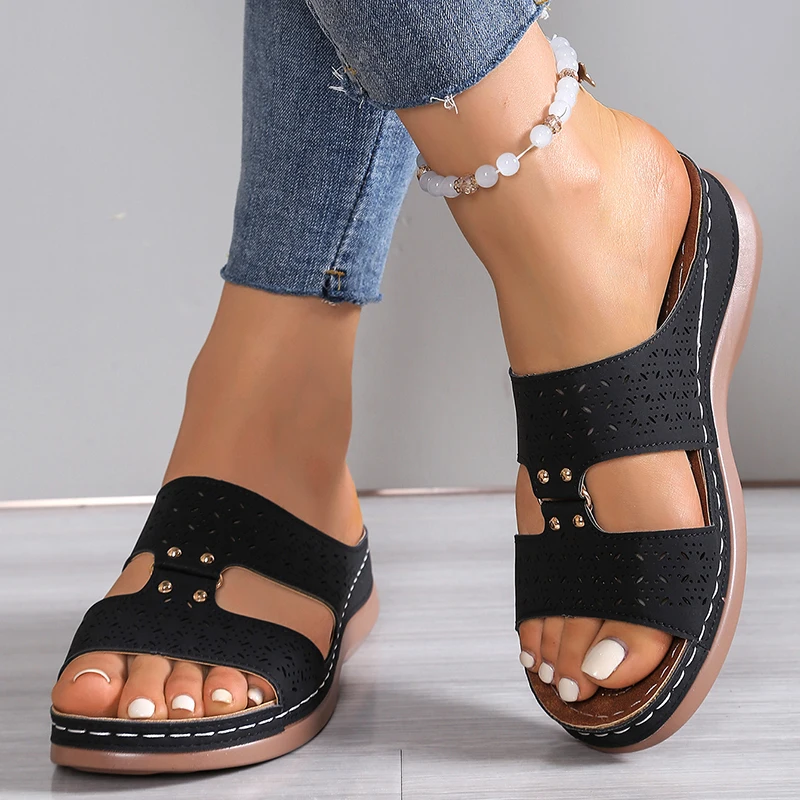 2026 New Casual Large Size Slip-On Hollow Out Casual Flats Leather Comfortable Wedge Shoes Women's Roman Style Platform Sandals