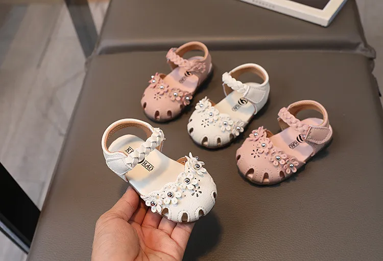 2026 New Baby Girl Cute Sandals Kids Summer Walking Shoes Soft Sole Girls Princess Beach Shoes Cute Flowers Fashion Hook&loop