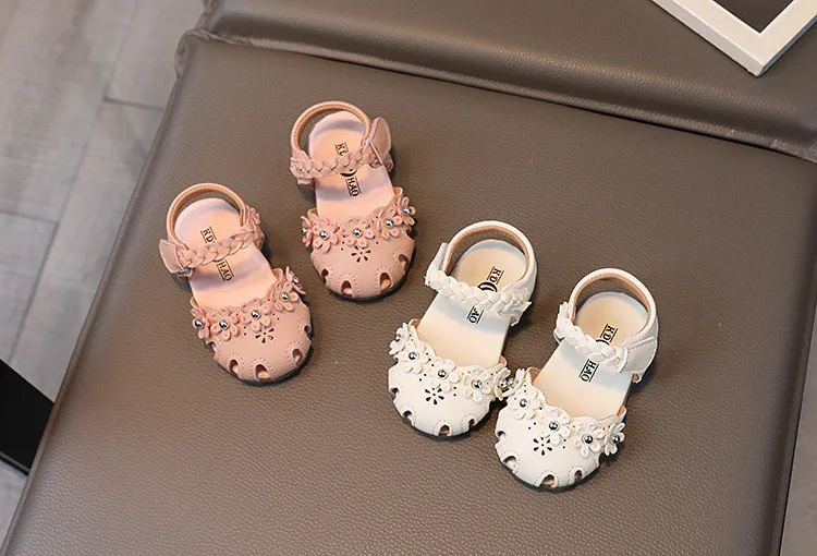 2026 New Baby Girl Cute Sandals Kids Summer Walking Shoes Soft Sole Girls Princess Beach Shoes Cute Flowers Fashion Hook&loop