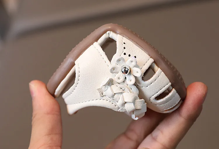 2026 New Baby Girl Cute Sandals Kids Summer Walking Shoes Soft Sole Girls Princess Beach Shoes Cute Flowers Fashion Hook&loop