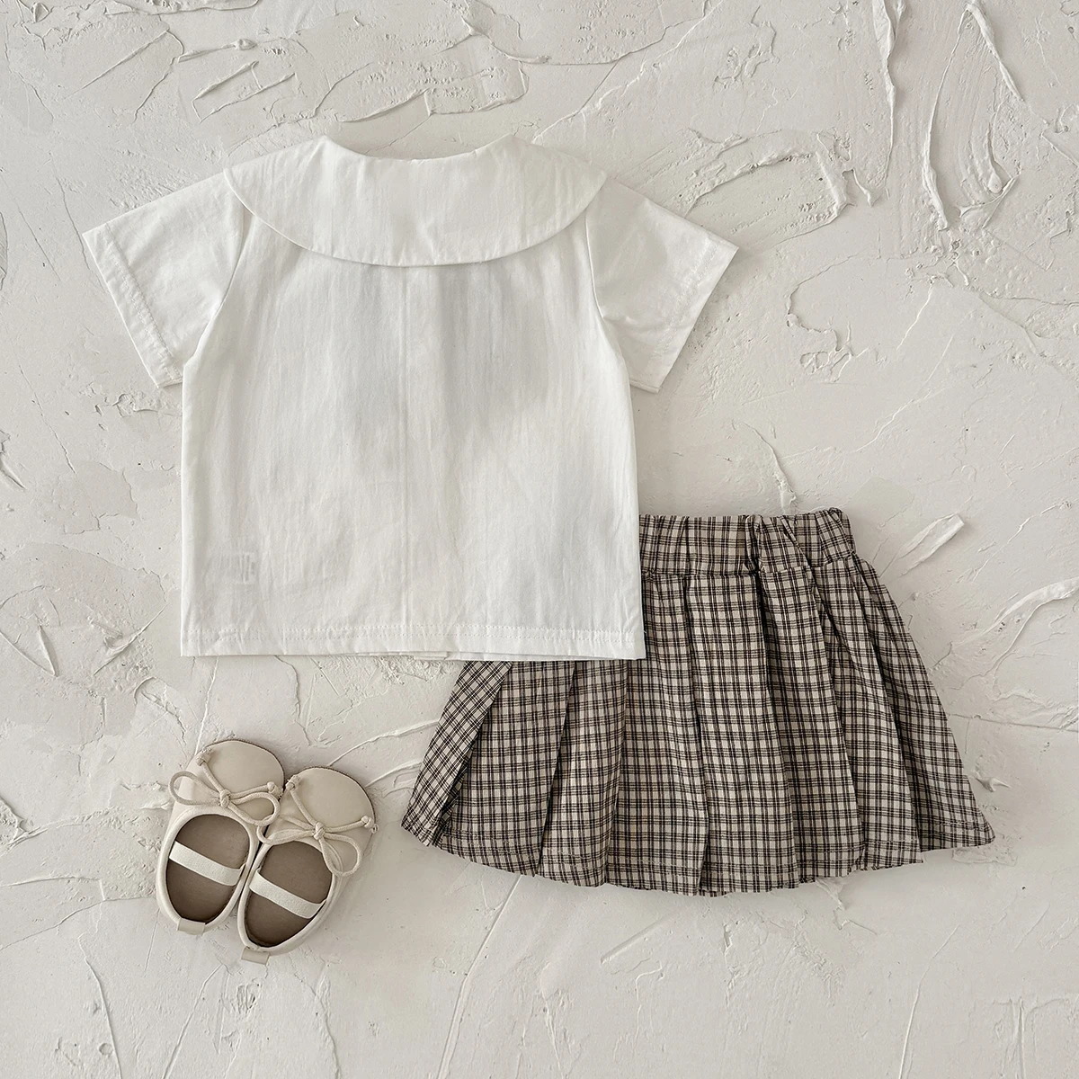 Girls' summer outfit set summer new style children's short sleeved，Bear Embroidery  T-shirt pleated skirt stylish two-piece set