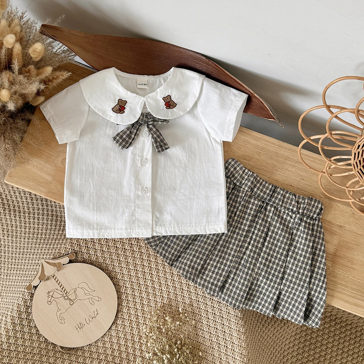 Girls' summer outfit set summer new style children's short sleeved，Bear Embroidery  T-shirt pleated skirt stylish two-piece set