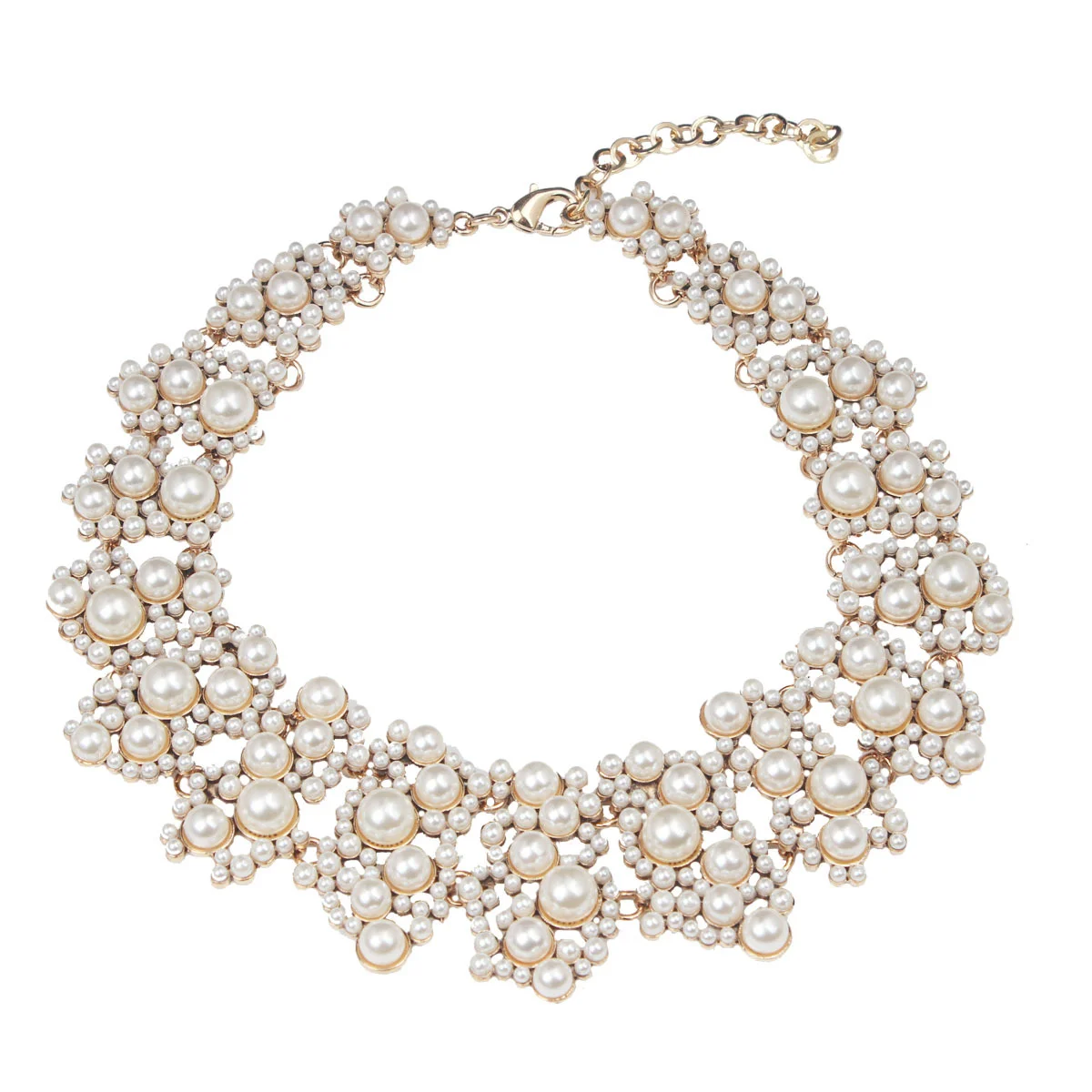 Short pearl fake collar necklace with diamonds. Fashionable retro pearl flowers. Wedding jewelry necklace.