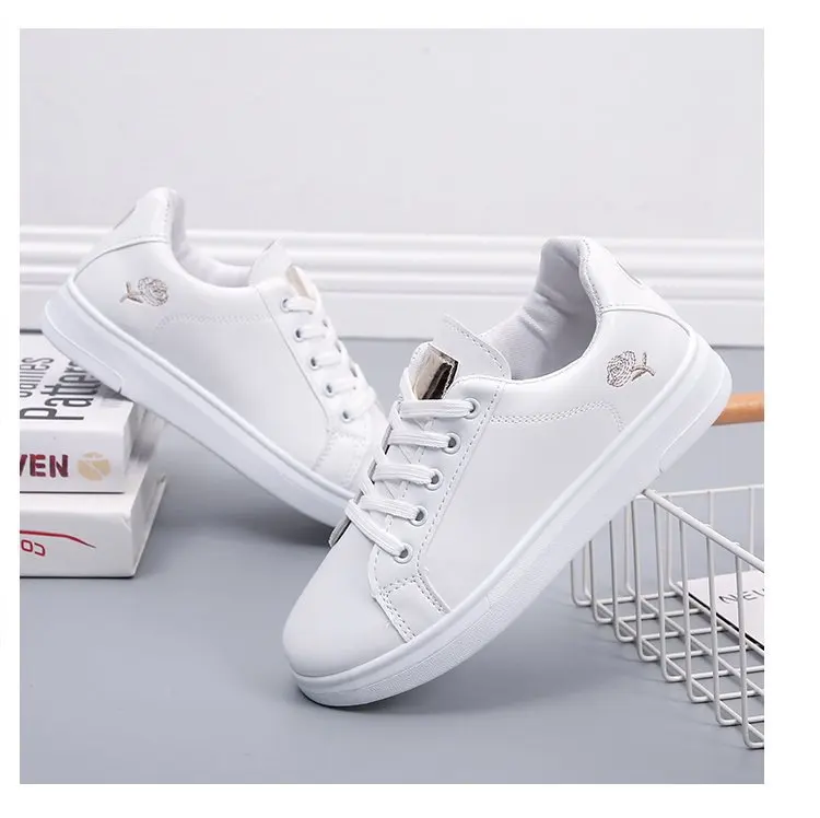 Spring Women Casual Shoes White Breathable Embroidered Flower Lace-Up Women Sneakers Fashion Korean Version Women Tennis Shoes
