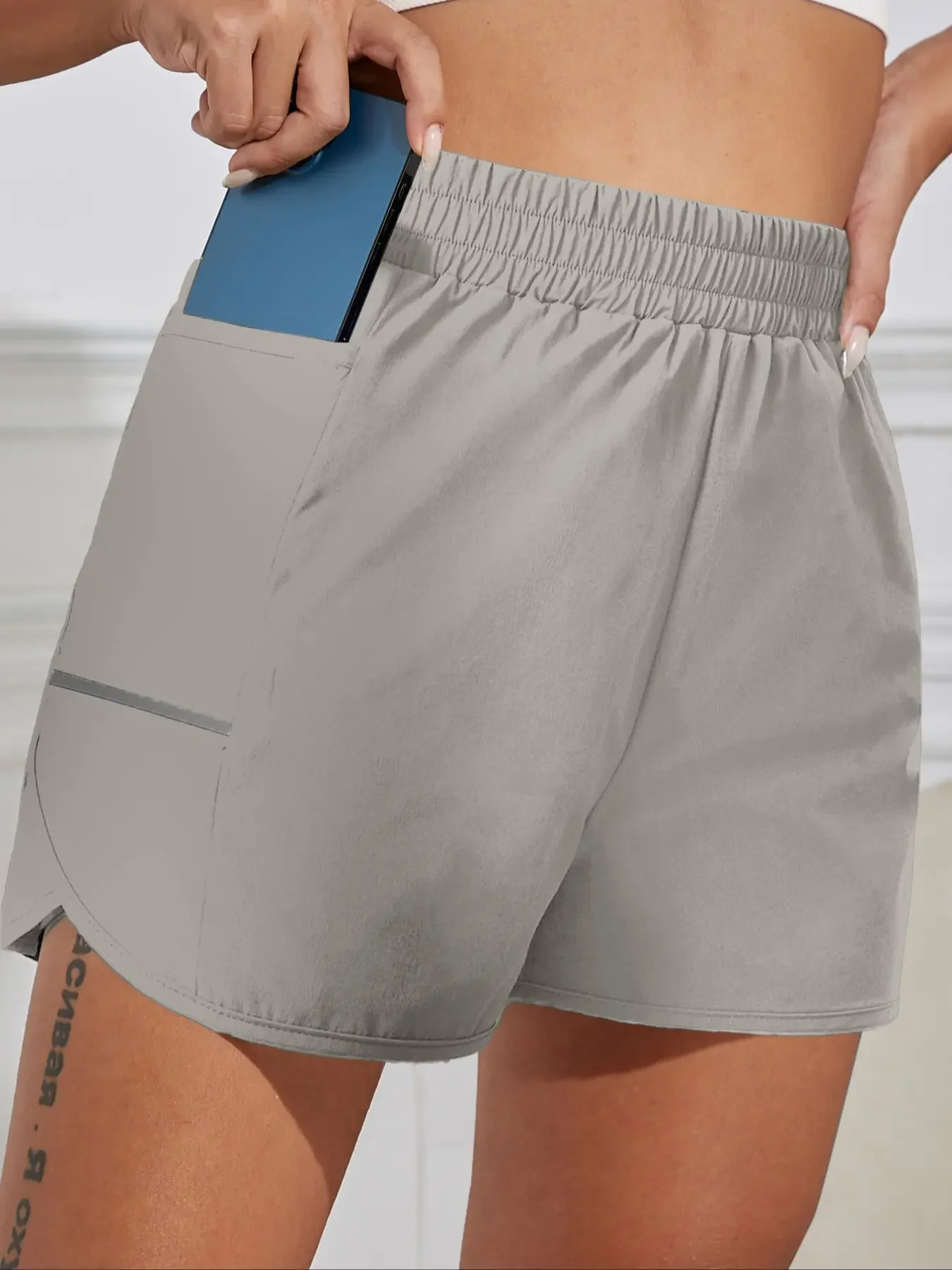 Women's New Shorts with Mobile Phone Pocket, Elastic Waist, Sports Belt, Reflective Strips, Casual Fashion Sports Shorts