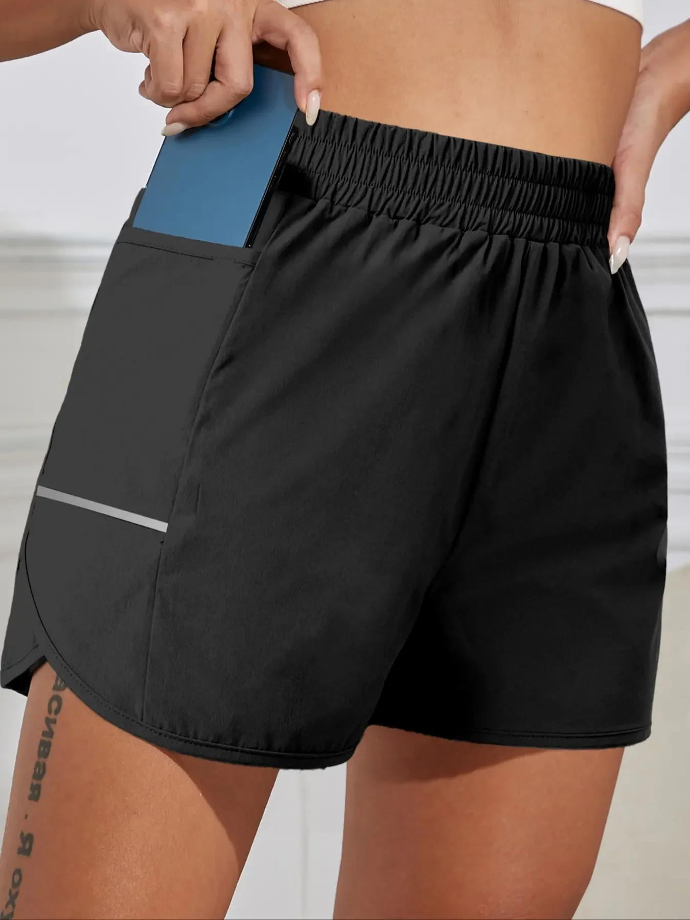 Women's New Shorts with Mobile Phone Pocket, Elastic Waist, Sports Belt, Reflective Strips, Casual Fashion Sports Shorts