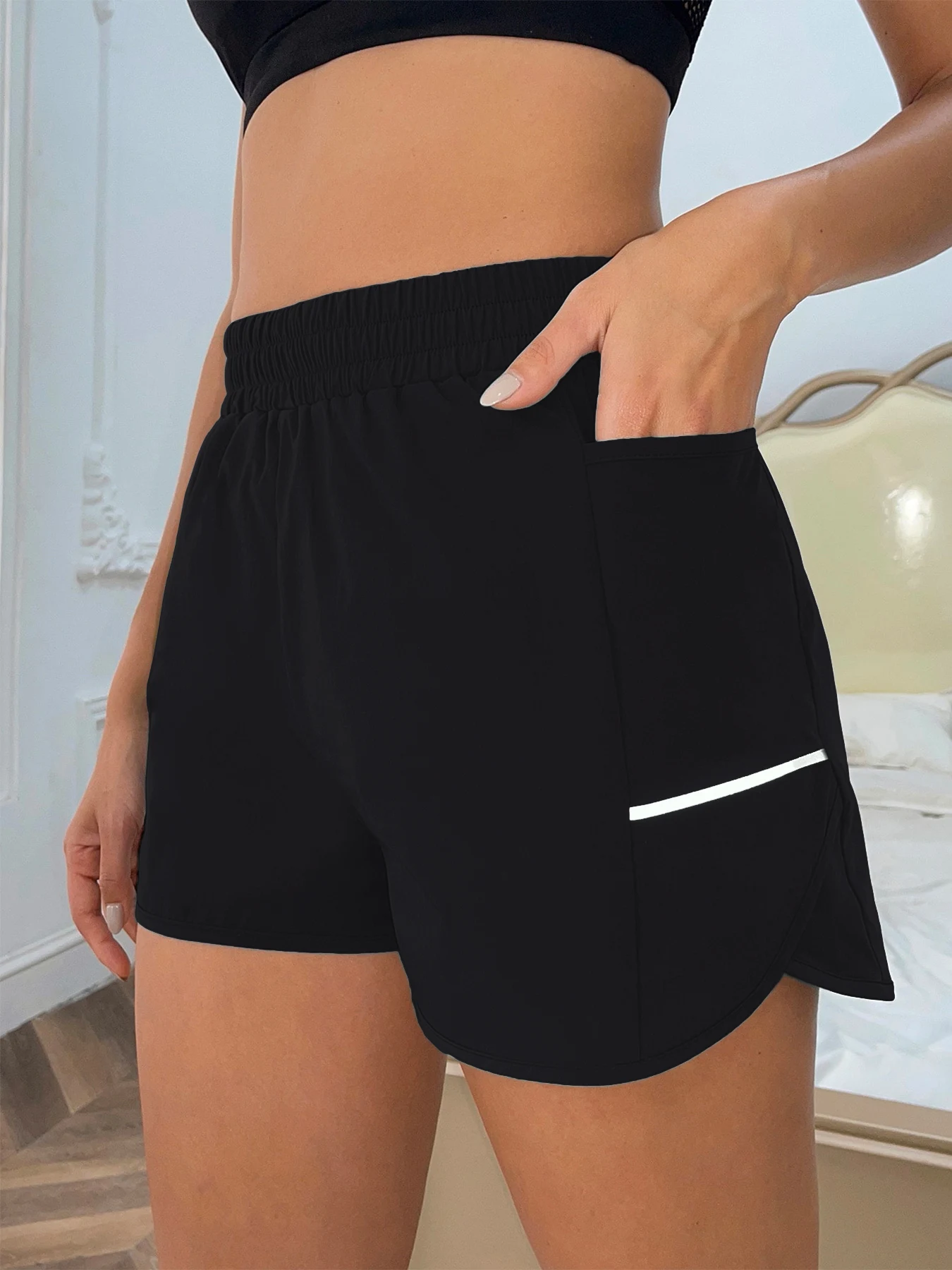 Women's New Shorts with Mobile Phone Pocket, Elastic Waist, Sports Belt, Reflective Strips, Casual Fashion Sports Shorts
