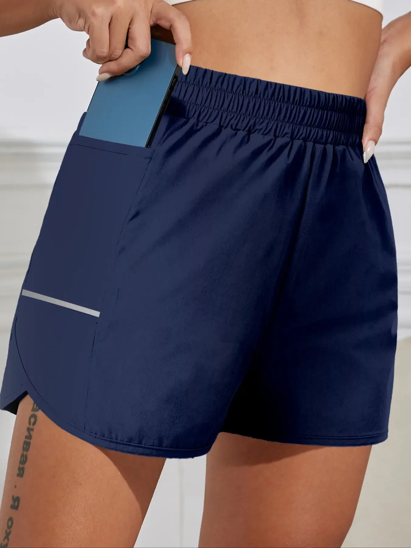 Women's New Shorts with Mobile Phone Pocket, Elastic Waist, Sports Belt, Reflective Strips, Casual Fashion Sports Shorts