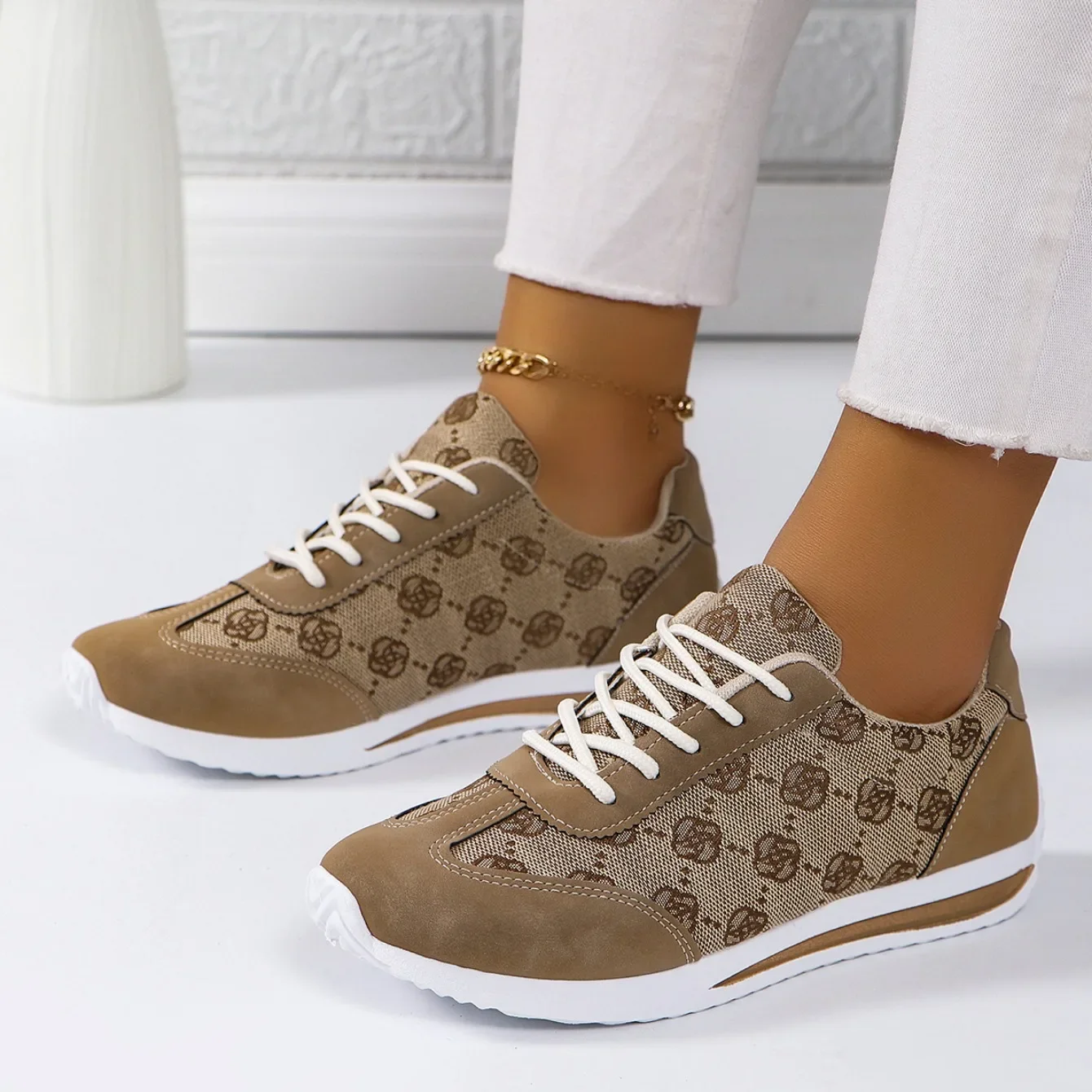 Spring and Summer Women Designer Mouth Breathable Cross Strap Sneakers Flat Comfortable Casual Walking Sneakers Zapatos De Mujer