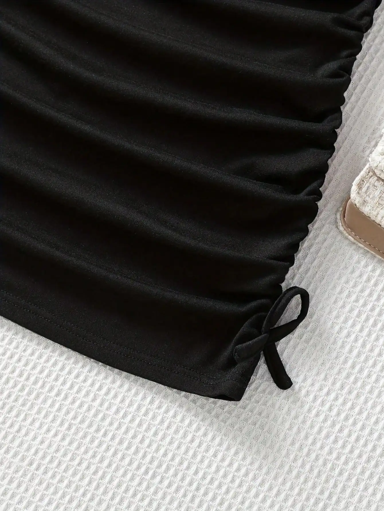 2026 Casual Spring and Summer Girls' Wrinkle Bow Solid Color Short Sleeved Round Neck Dress Long Skirt Suitable for Daily Travel