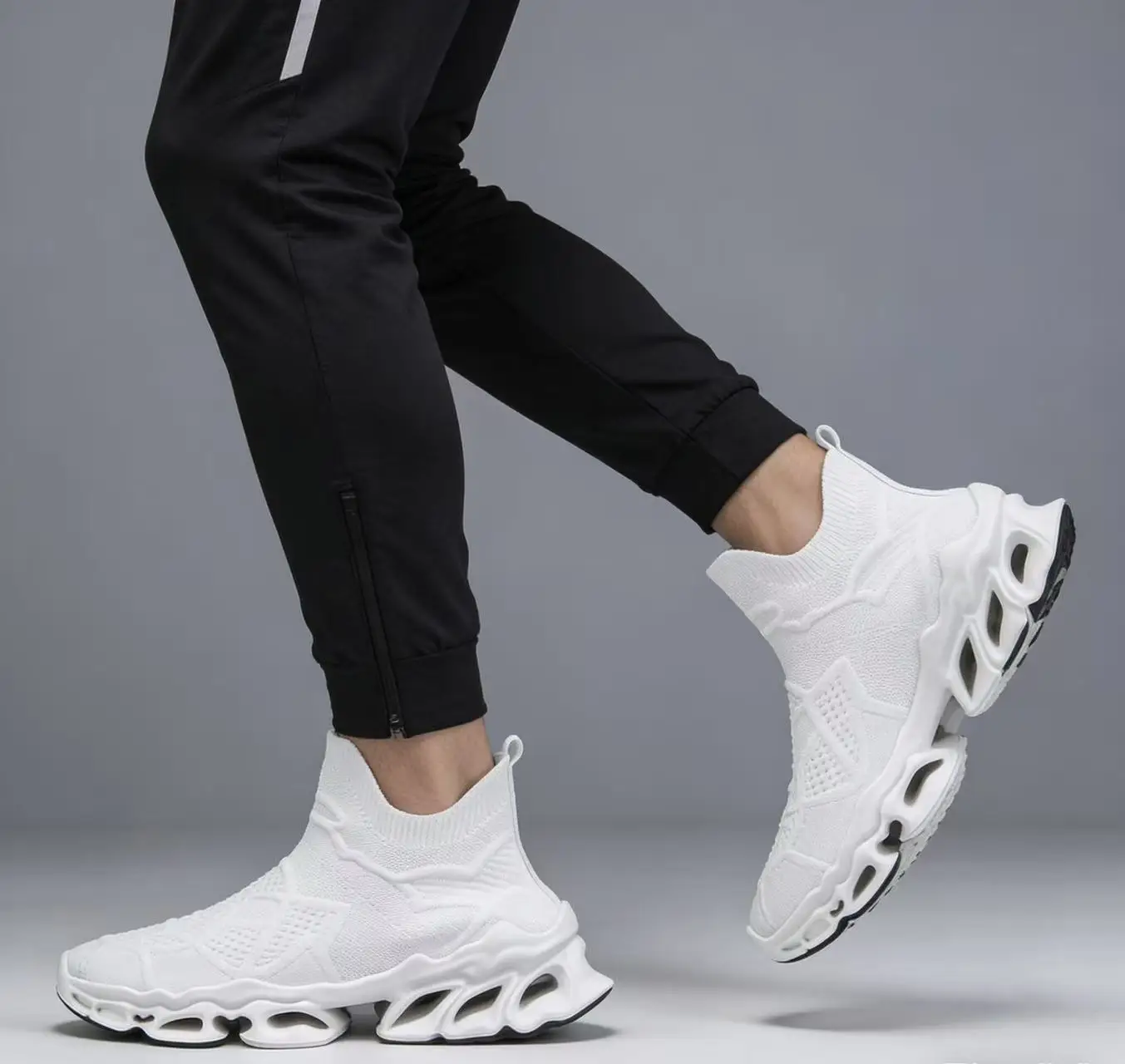 Men's Stylish Lightweight Casual Sneakers New Style Mesh Breathable Blade Sole Comfortable Fashionable Men's Footwear