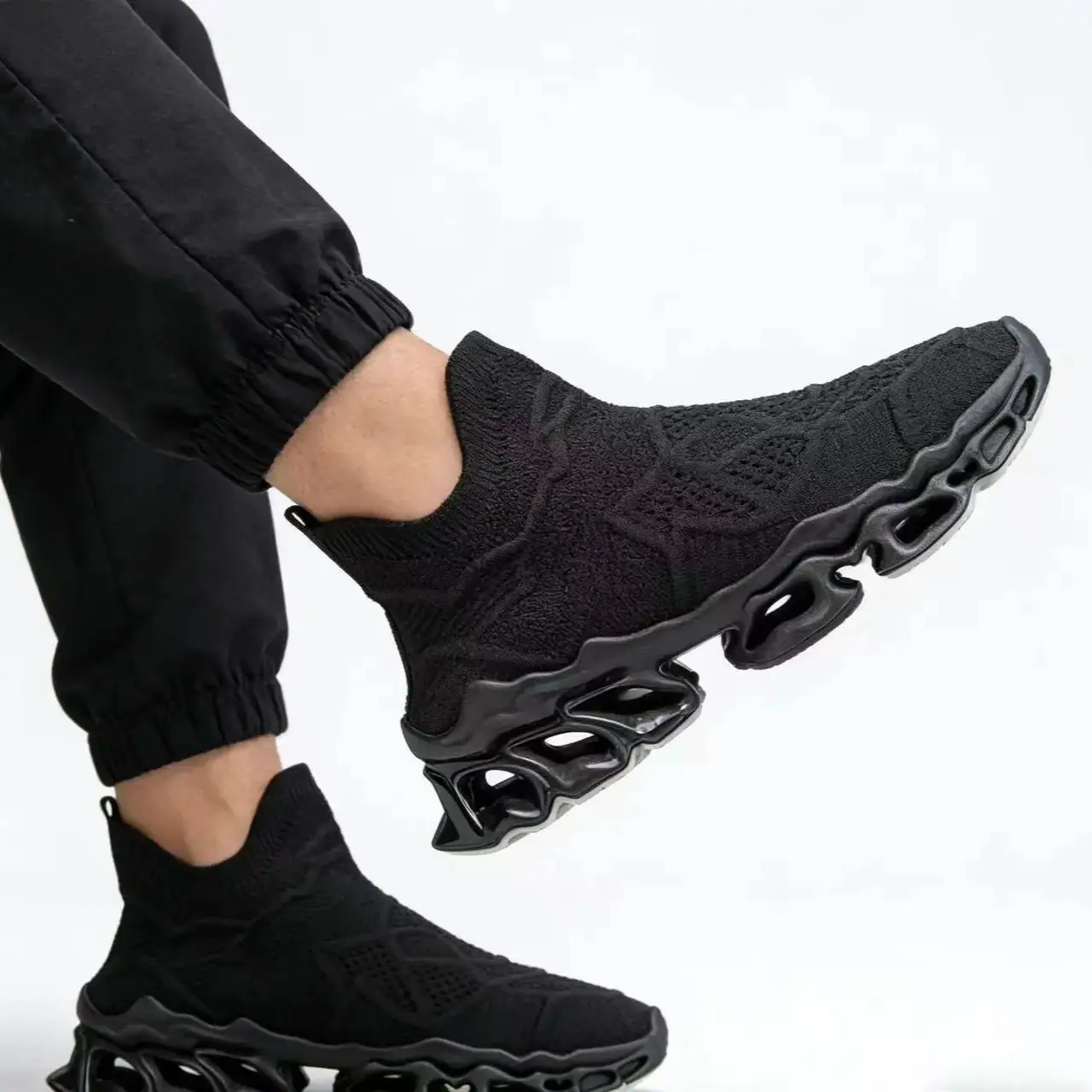 Men's Stylish Lightweight Casual Sneakers New Style Mesh Breathable Blade Sole Comfortable Fashionable Men's Footwear