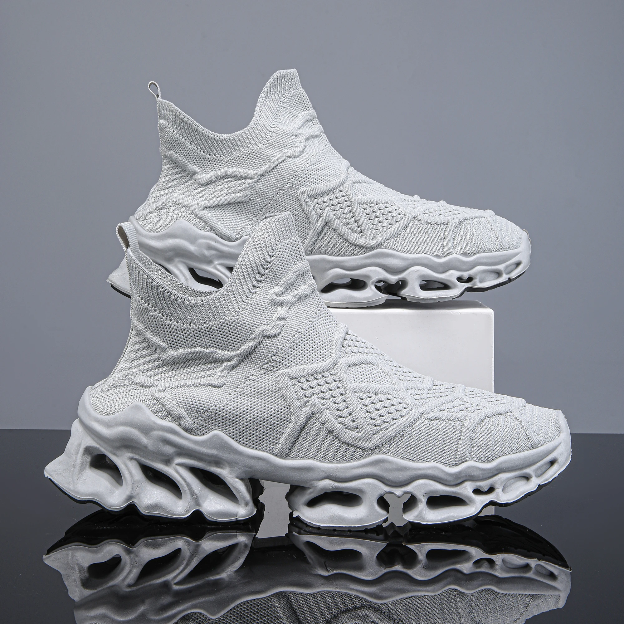 Men's Stylish Lightweight Casual Sneakers New Style Mesh Breathable Blade Sole Comfortable Fashionable Men's Footwear