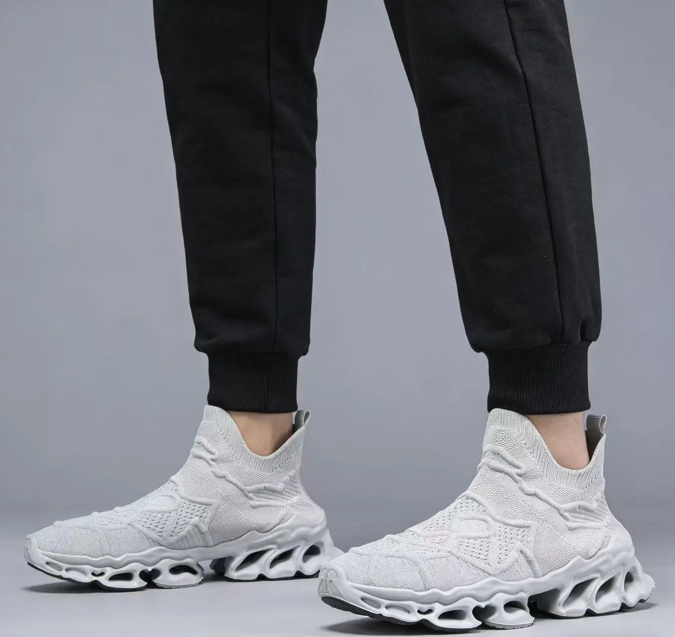 Men's Stylish Lightweight Casual Sneakers New Style Mesh Breathable Blade Sole Comfortable Fashionable Men's Footwear