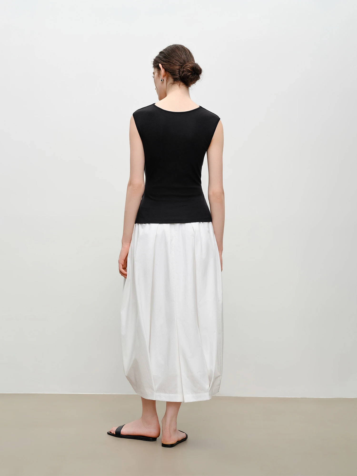 ZIQIAO 2026 Summer Women's Draped Neck Sleeveless Knit Top - Elegant Textured Design Casual Blouse for Daily and Summer Wear