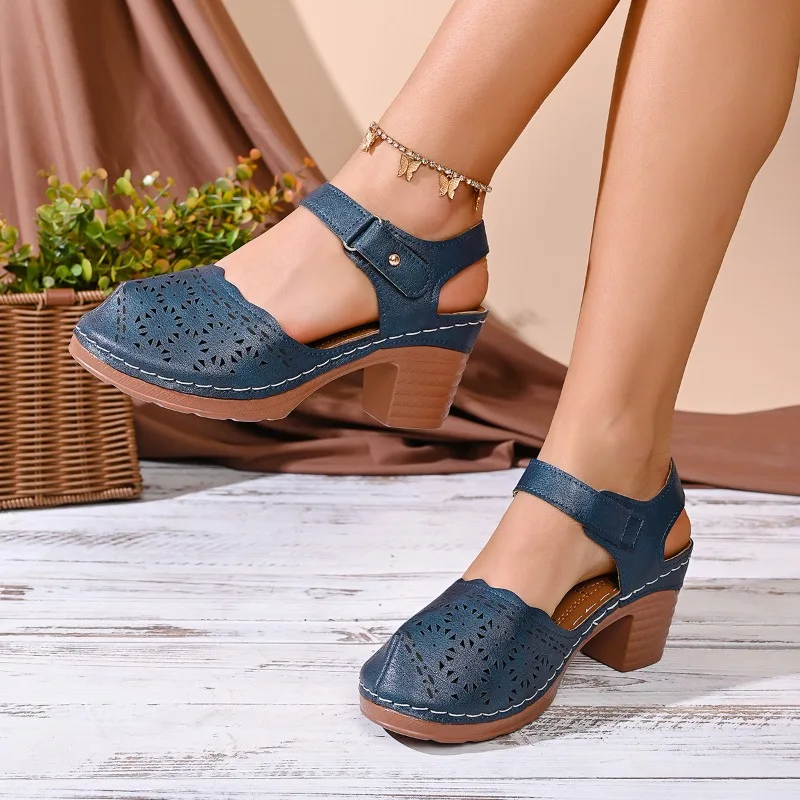 Size 36-43 Summer New Plus-Size Women's Sandals, Chunky Heel, Casual Closed-Toe, Breathable and Lightweight, Buckle Sandals