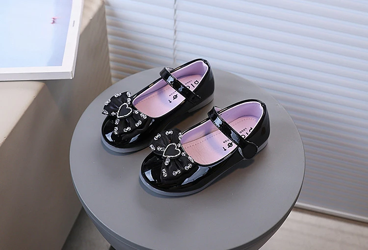 2026 Water Diamond Love Bow Cute and Sweet Kid's Shoes Fashionable Versatile Comfortable Single Shoes Simple Children's Shoes