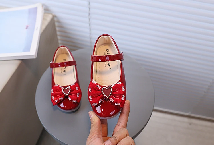 2026 Water Diamond Love Bow Cute and Sweet Kid's Shoes Fashionable Versatile Comfortable Single Shoes Simple Children's Shoes