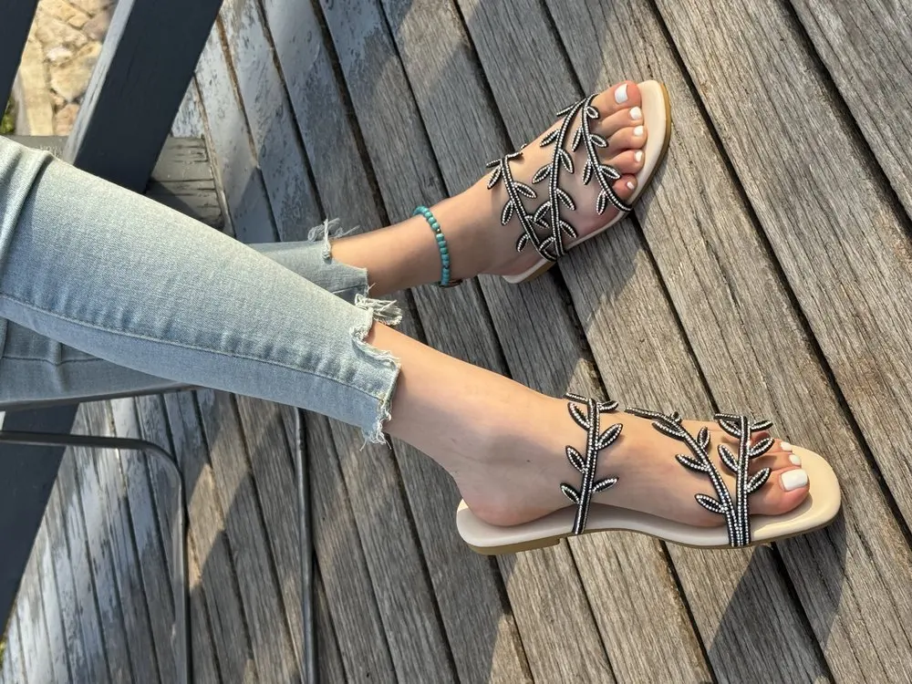 Fashionable Rhinestone Flat Bottom Sandals Women's Summer New Comfortable Slip-On Beach Slippers PU Material Casual Slippers