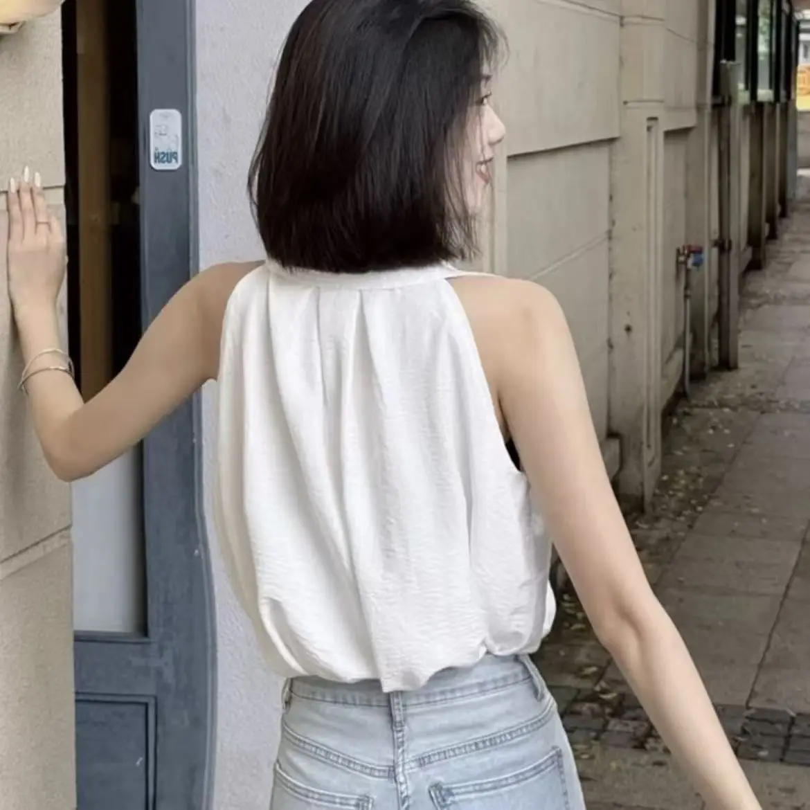 Elegant Halter Sleeveless Summer Top Women Casual Off shoulder T shirt Daily Outdoor Korean Chic Cropped Tank Top Solid color