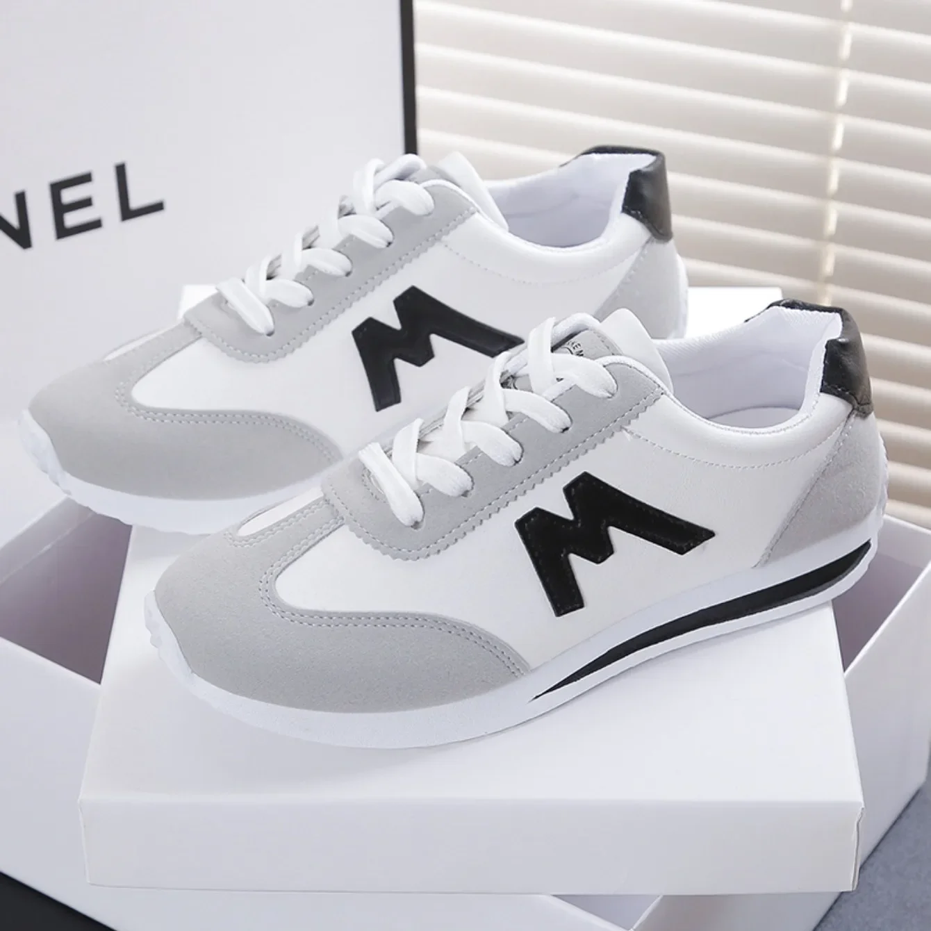Women Designer Sneakers Round Head Deep Mouth Light Sneakers Versatile Breathable Cross Lace Casual Sneakers Zapatos De Mujer