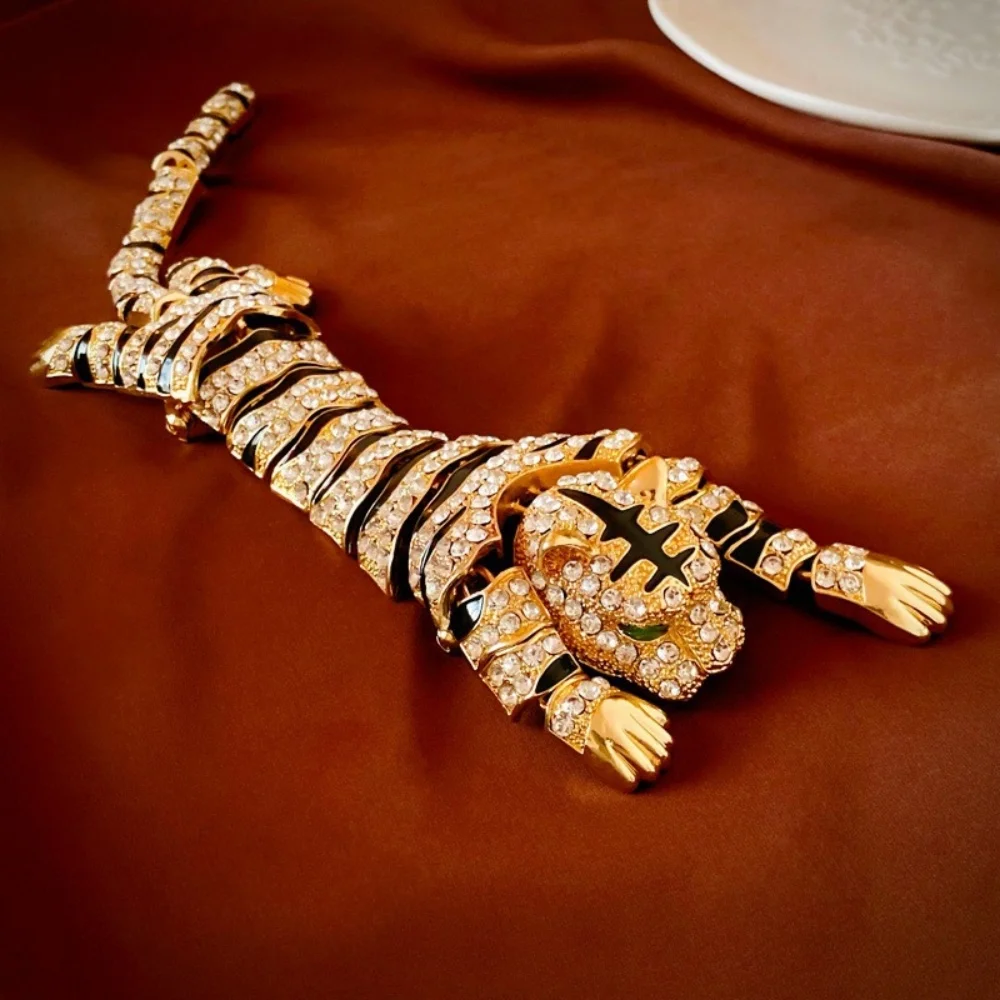 1 Piece Set Rhinestone Tiger Brooch, Bold Light Luxury Style, Suitable for Suit Jacket Accent / Formal Wear / Unique Holiday Gif