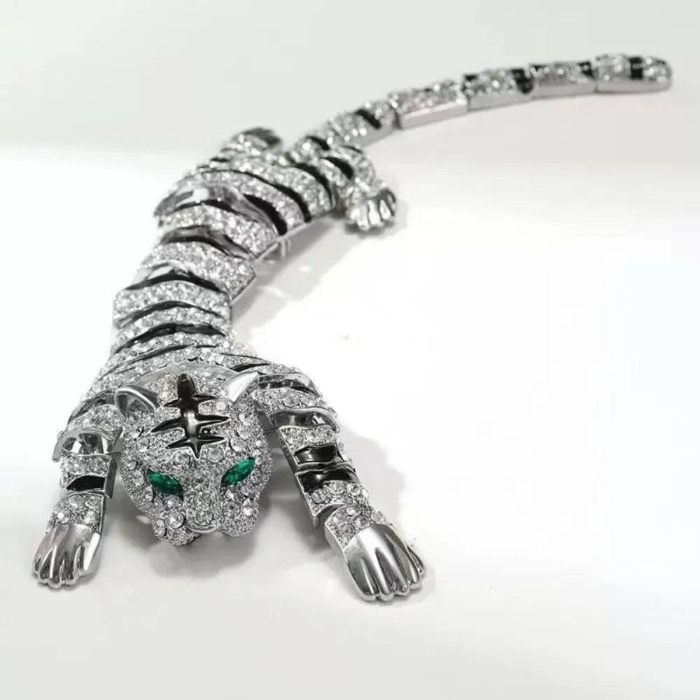 1 Piece Set Rhinestone Tiger Brooch, Bold Light Luxury Style, Suitable for Suit Jacket Accent / Formal Wear / Unique Holiday Gif