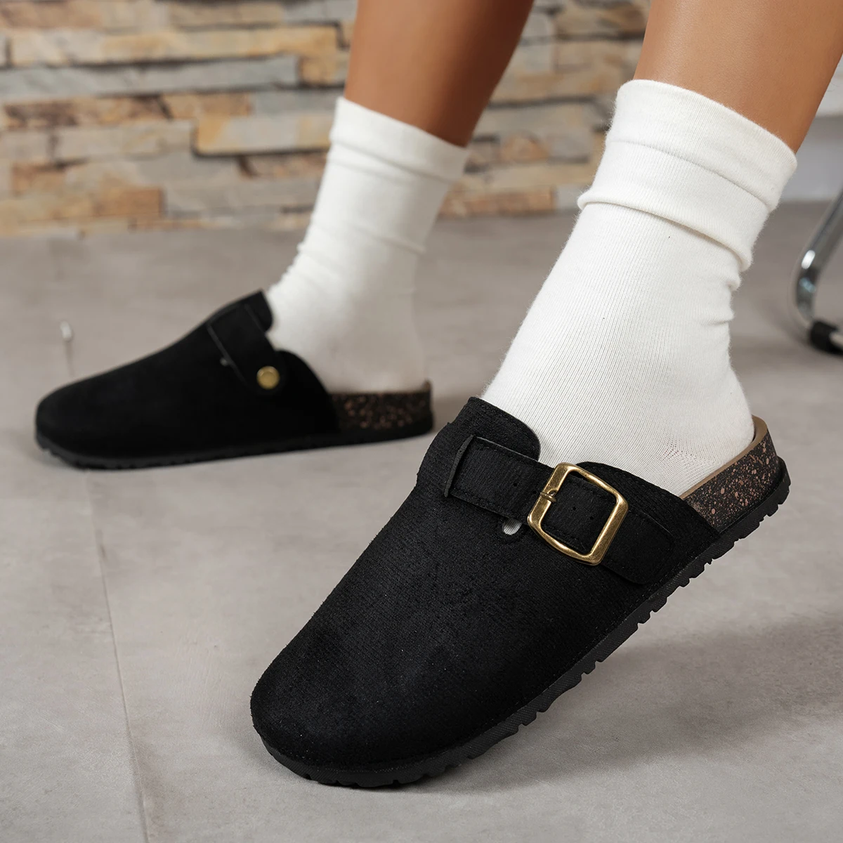 Large Size Fashionable Thick Bottom Slippers Retro Belt Buckle Easy Wear Outdoor Slippers round Toe Rubber Sole for Adults