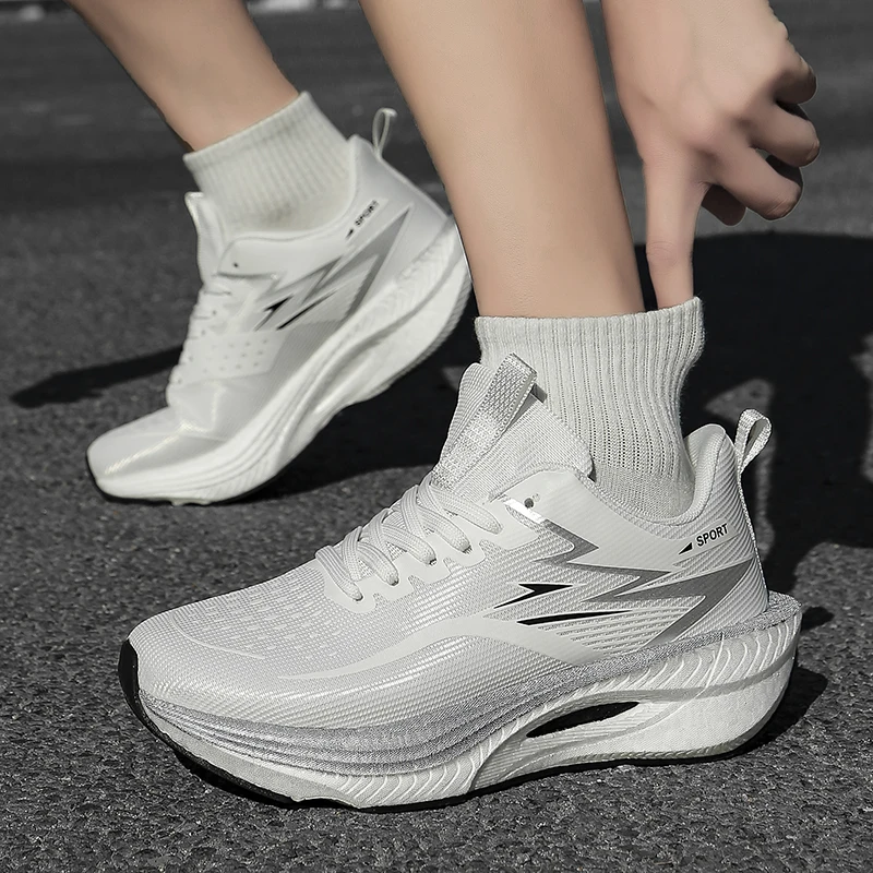 Plus Size Men's Sports Running Shoes Breathable and Lightweight Carbon Plate Women's Comfortable Sports Non-slip Shoes