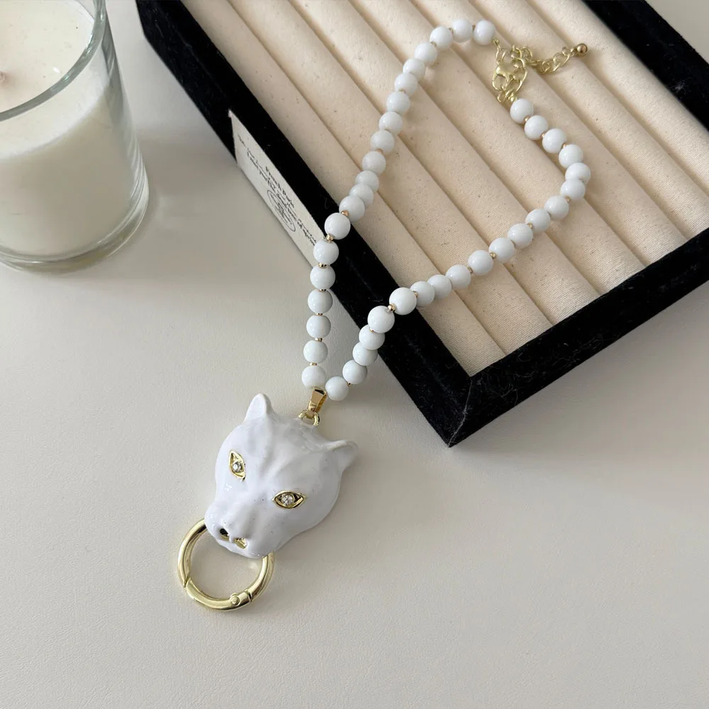 Elegant Enamel Leopard Pendant Necklace for Women Luxury High-End Queen Style Beaded Clavicle Chain Daily Party Accessory