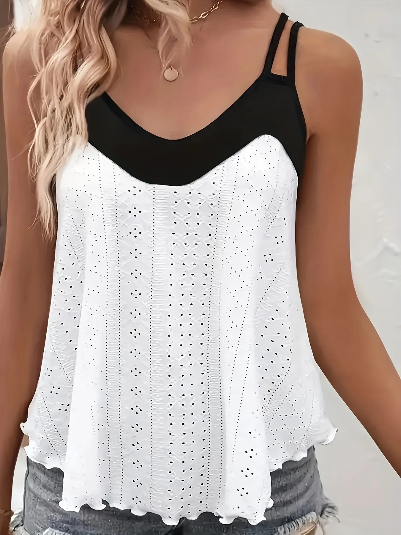 Plus Size Women's Color Block Eyelet Cami Top Spaghetti Strap V Neck Ruffle Hem Casual Tank Top