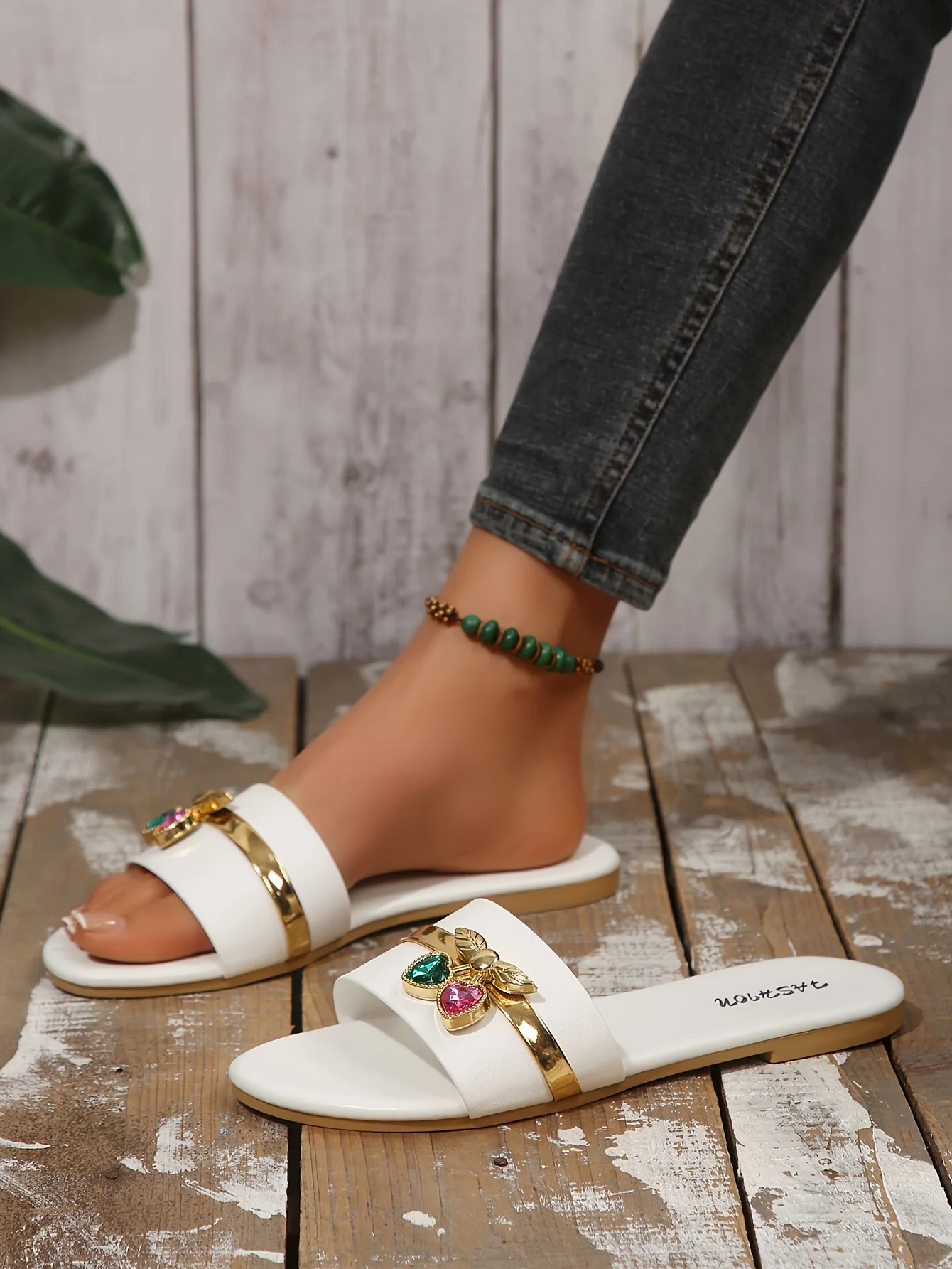 Women's Shoes New Fashion Slippers with Cherry Buckle, Versatile Solid Color Metal Decoration, Round-Toe Flat Sandals