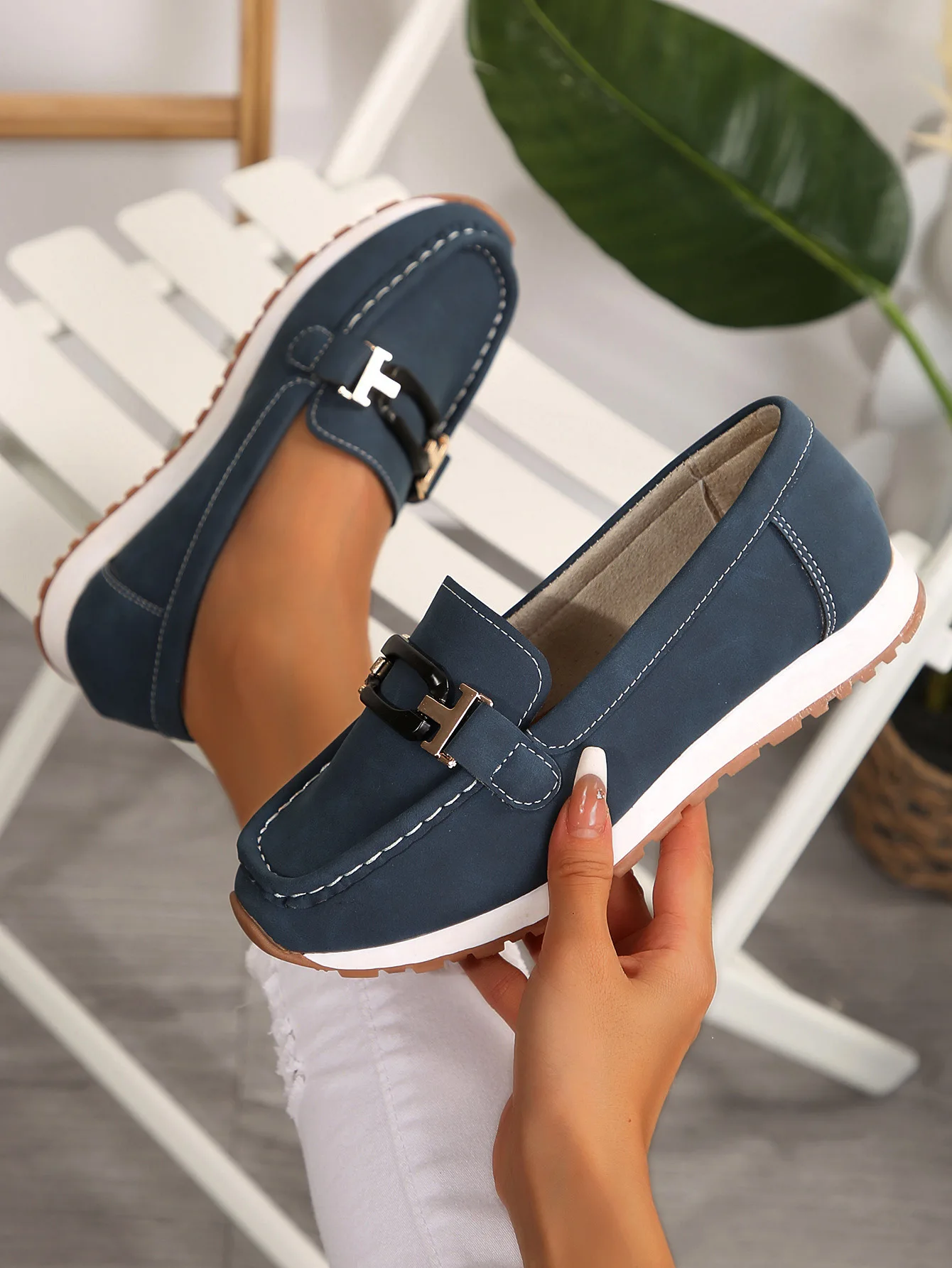 Spring New Women's Buckle Low-top Casual Shoes Fashion Round-toed Vulcanized Shoes Comfortable Slip-on Women's Flat Shoes