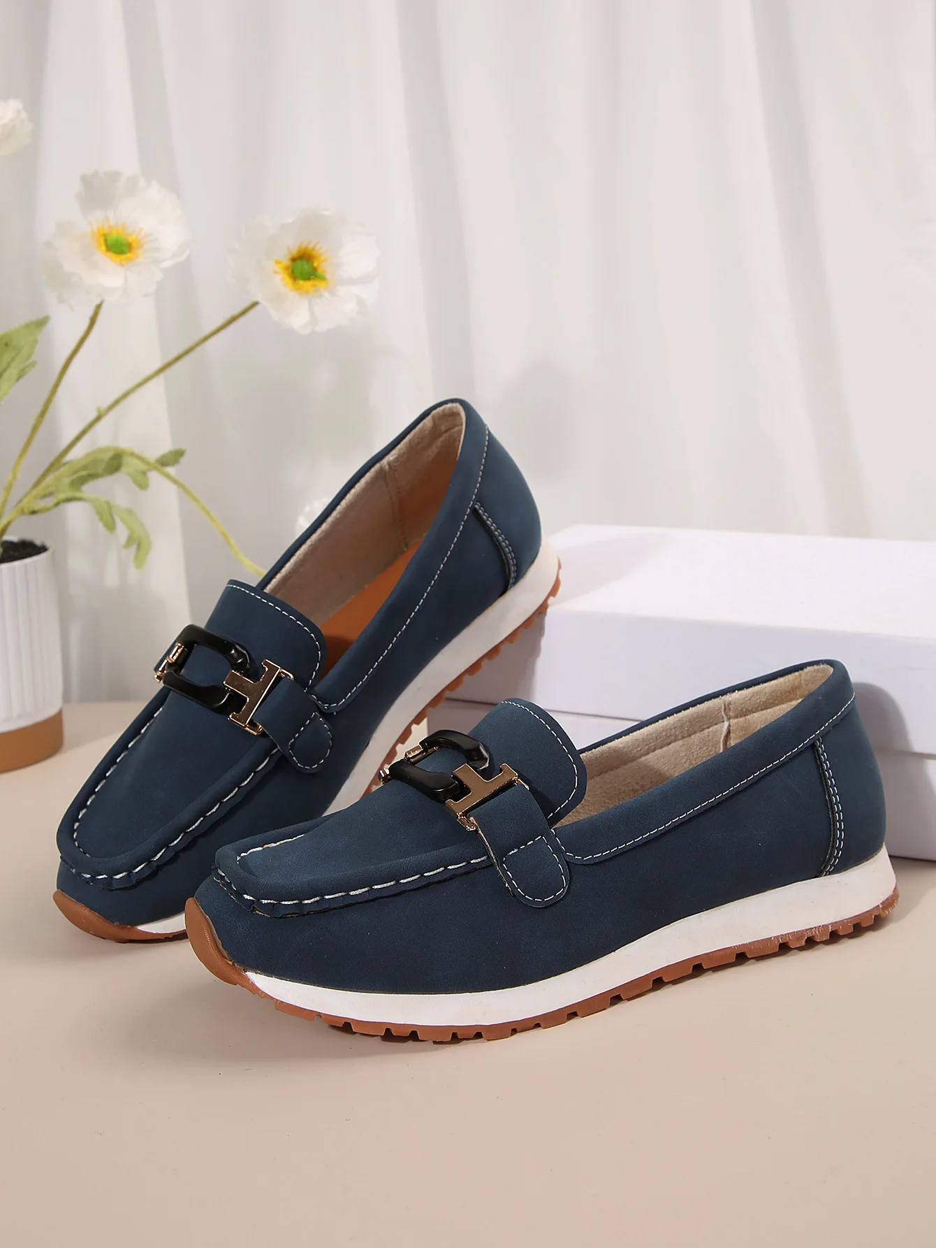 Spring New Women's Buckle Low-top Casual Shoes Fashion Round-toed Vulcanized Shoes Comfortable Slip-on Women's Flat Shoes