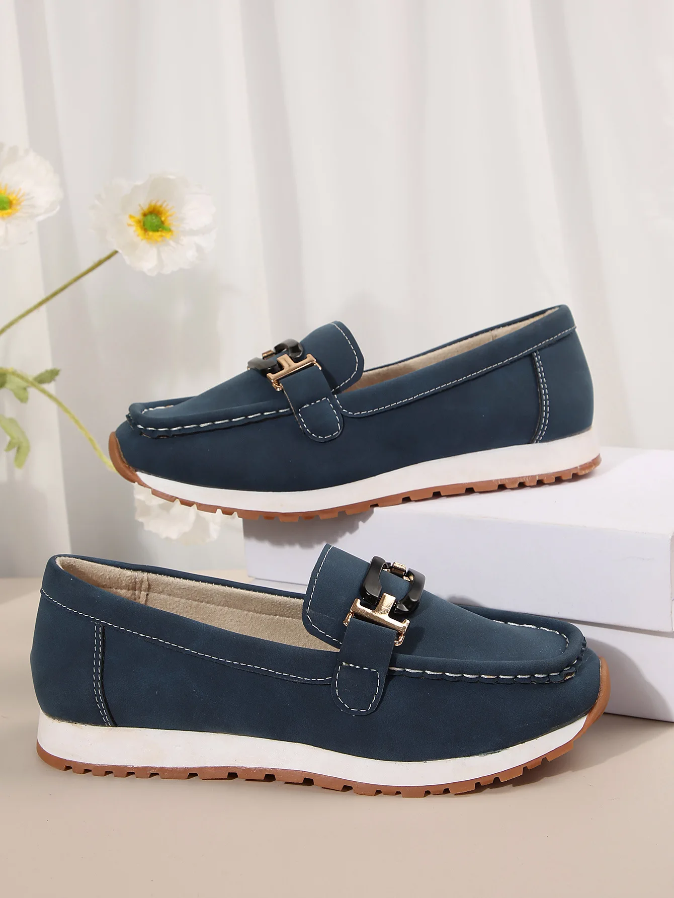 Spring New Women's Buckle Low-top Casual Shoes Fashion Round-toed Vulcanized Shoes Comfortable Slip-on Women's Flat Shoes
