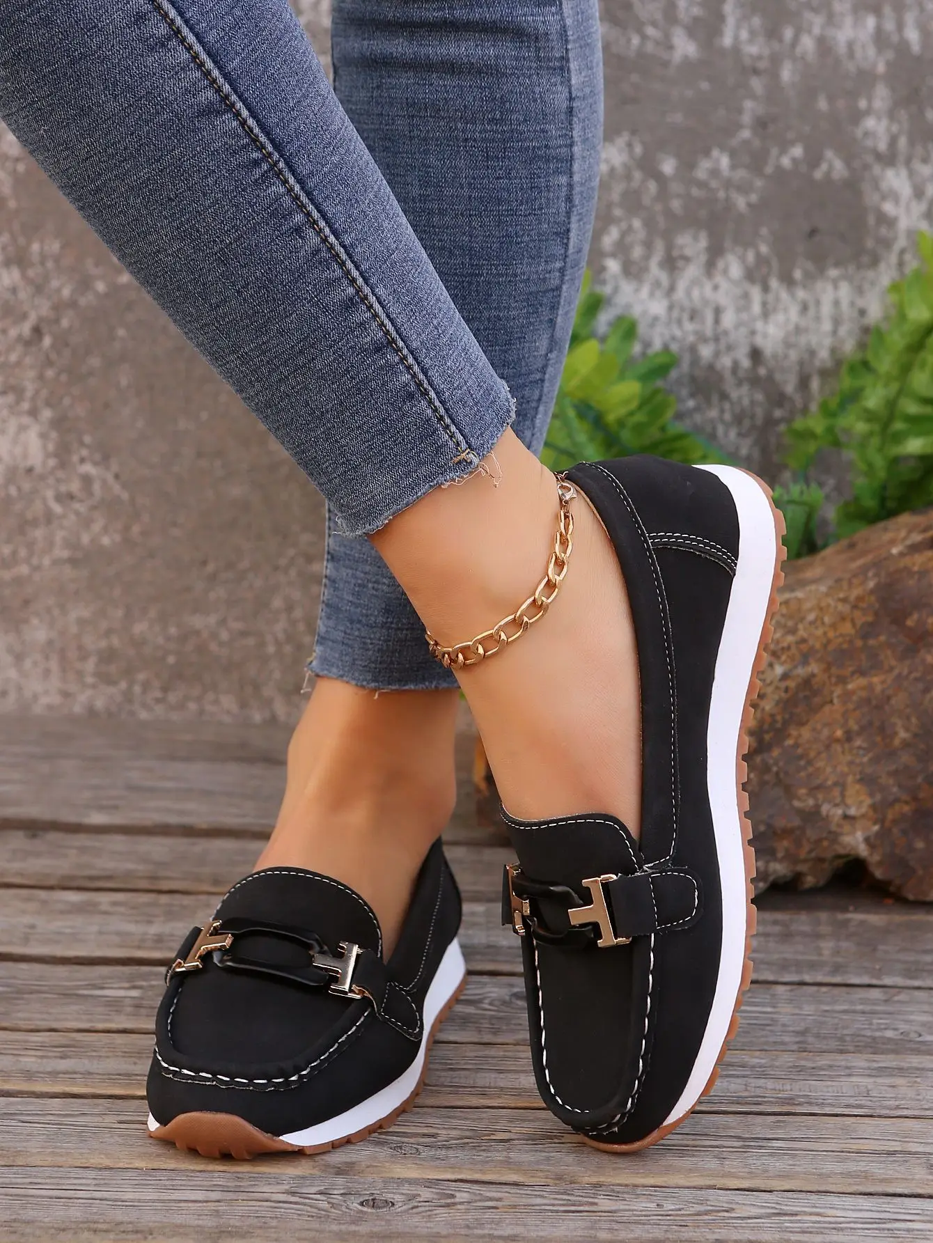 Spring New Women's Buckle Low-top Casual Shoes Fashion Round-toed Vulcanized Shoes Comfortable Slip-on Women's Flat Shoes