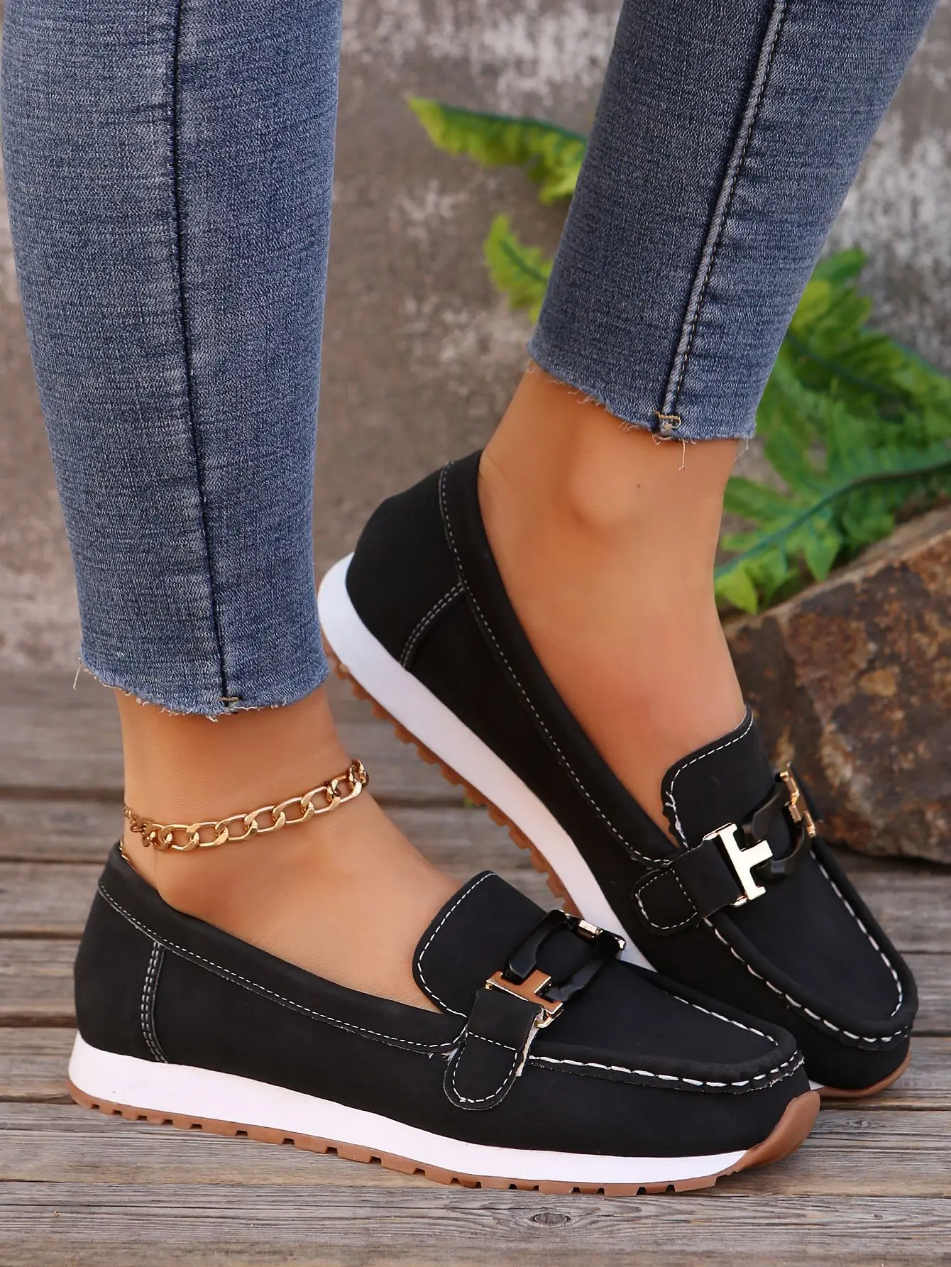 Spring New Women's Buckle Low-top Casual Shoes Fashion Round-toed Vulcanized Shoes Comfortable Slip-on Women's Flat Shoes