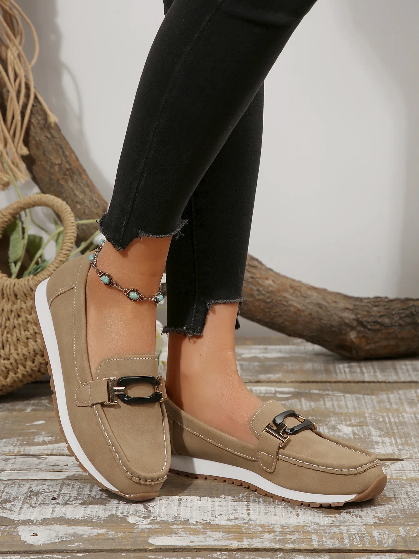 Spring New Women's Buckle Low-top Casual Shoes Fashion Round-toed Vulcanized Shoes Comfortable Slip-on Women's Flat Shoes