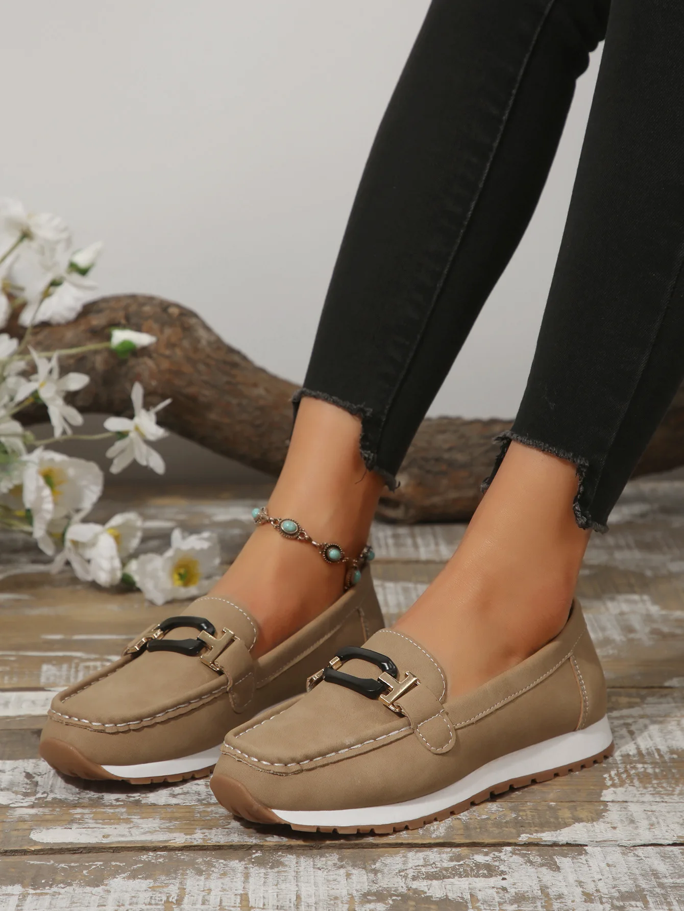 Spring New Women's Buckle Low-top Casual Shoes Fashion Round-toed Vulcanized Shoes Comfortable Slip-on Women's Flat Shoes
