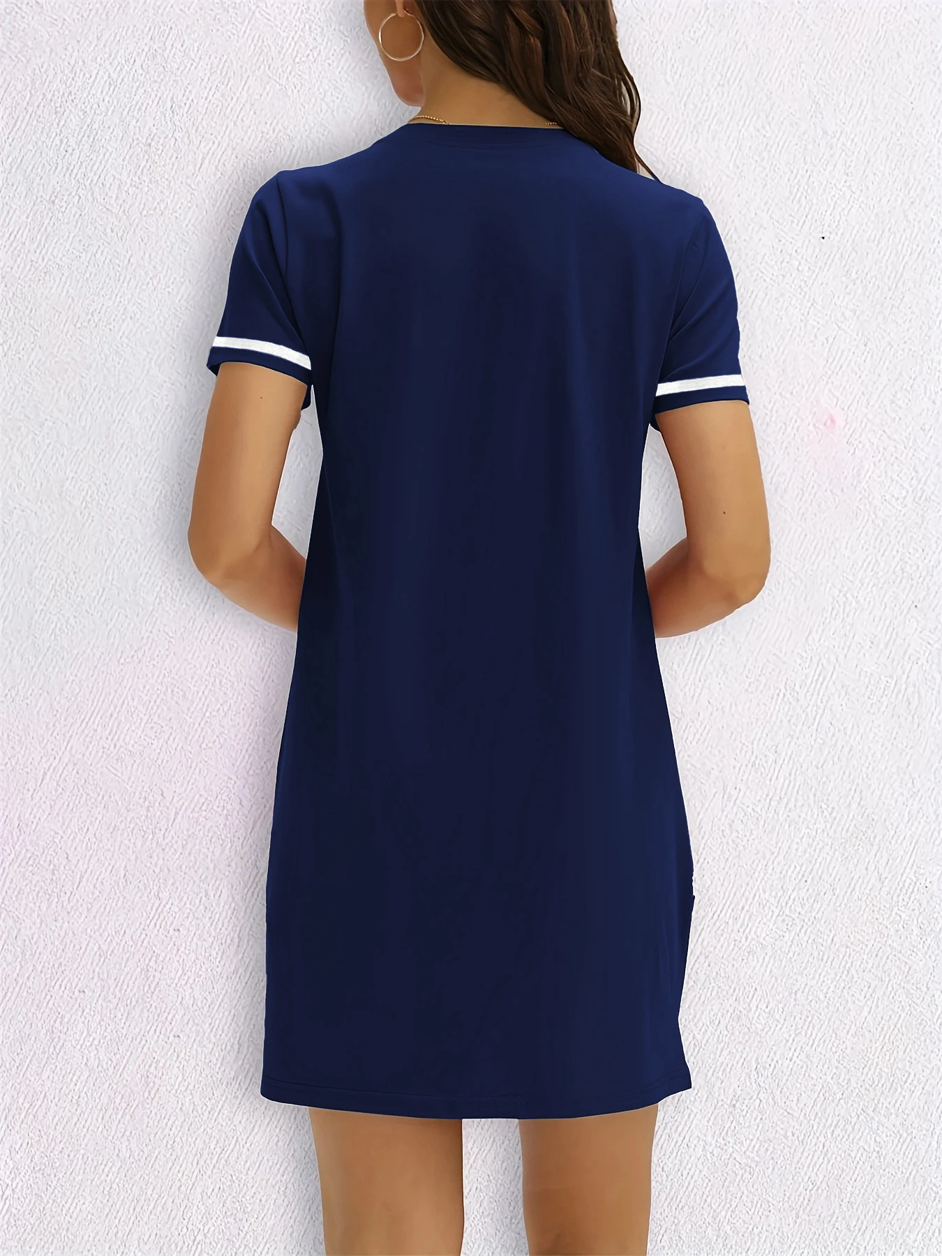 Fashionable Printed American Casual Style Color-Blocked V-Neck Short-Sleeve Long Top, Loose Fit, Casual and Slimming T-Shirt Dress, Suitable for Spring and Summer Commuting and Home Wear, Women's Clothing