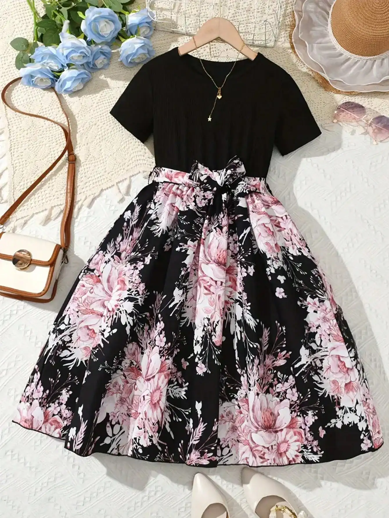 2026 Casual Sweet Girl Patchwork Floral Short-Sleeved Dress, Solid Color Round Neck Top, Summer Casual Floral Dress Gift